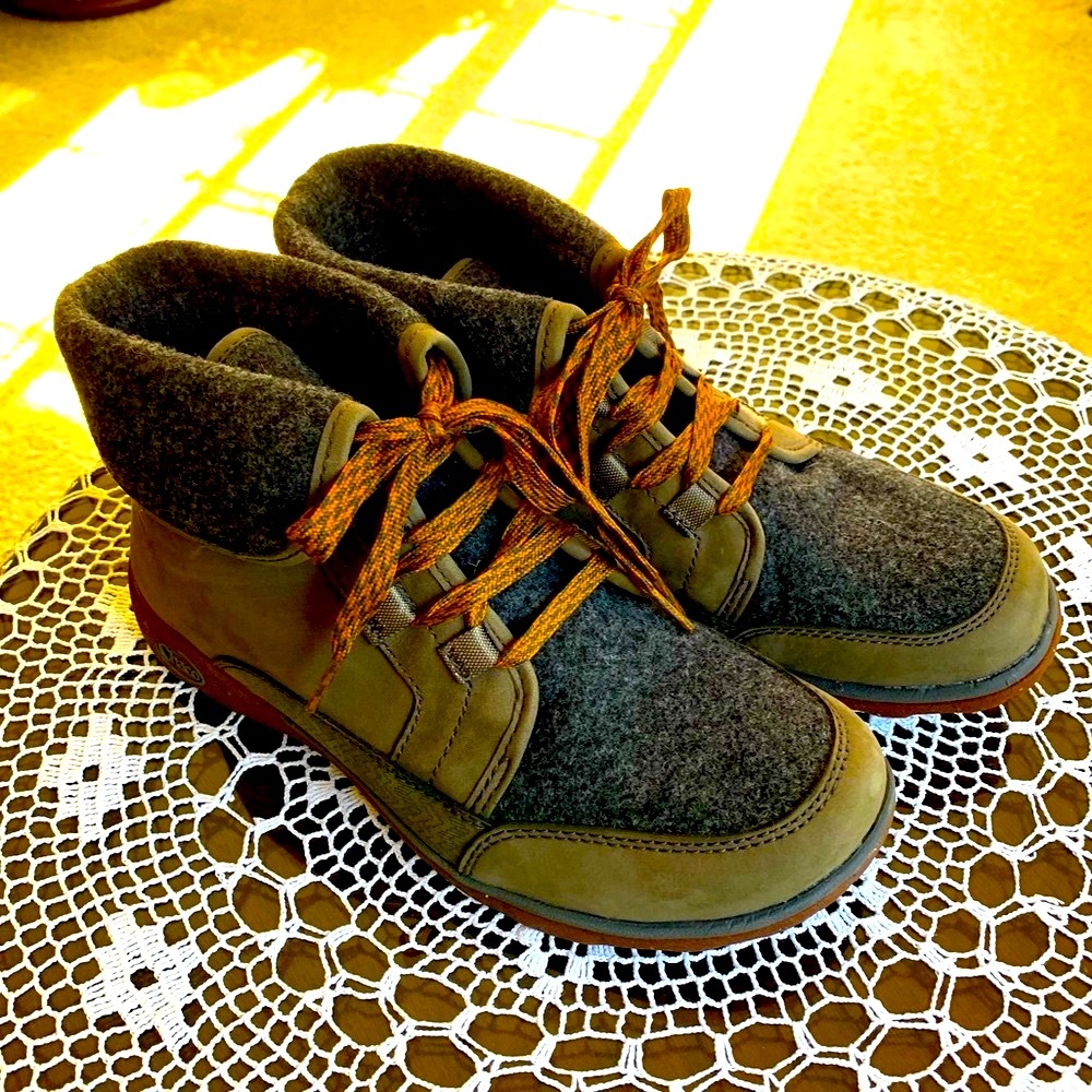 CHACO New Barbary Boots, SZ 8.5, Removable Insoles